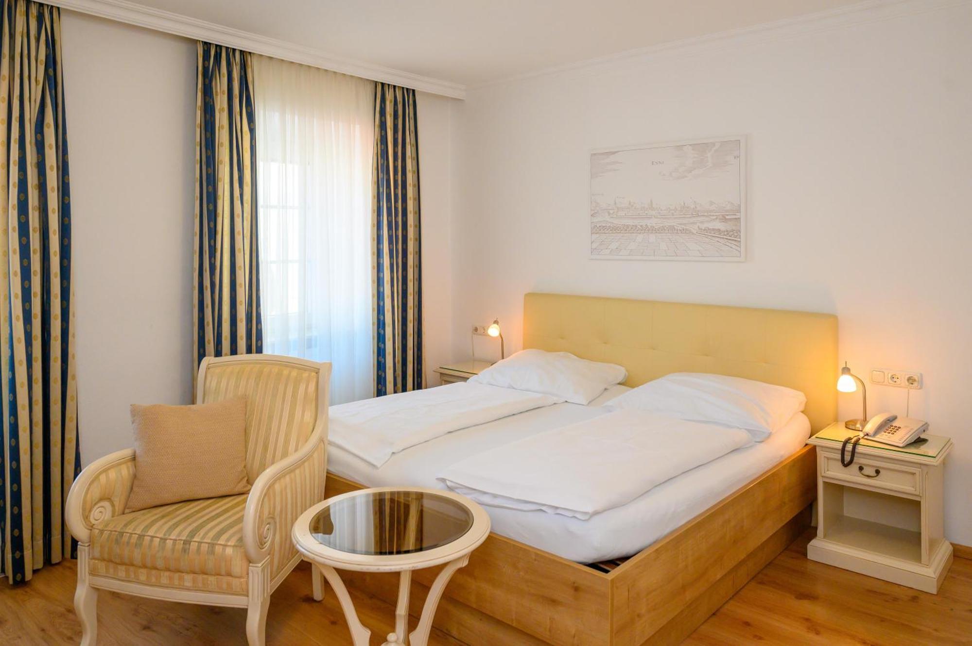 Appartement-Hotel Gh Zum Goldenen Schiff Enns Exterior photo