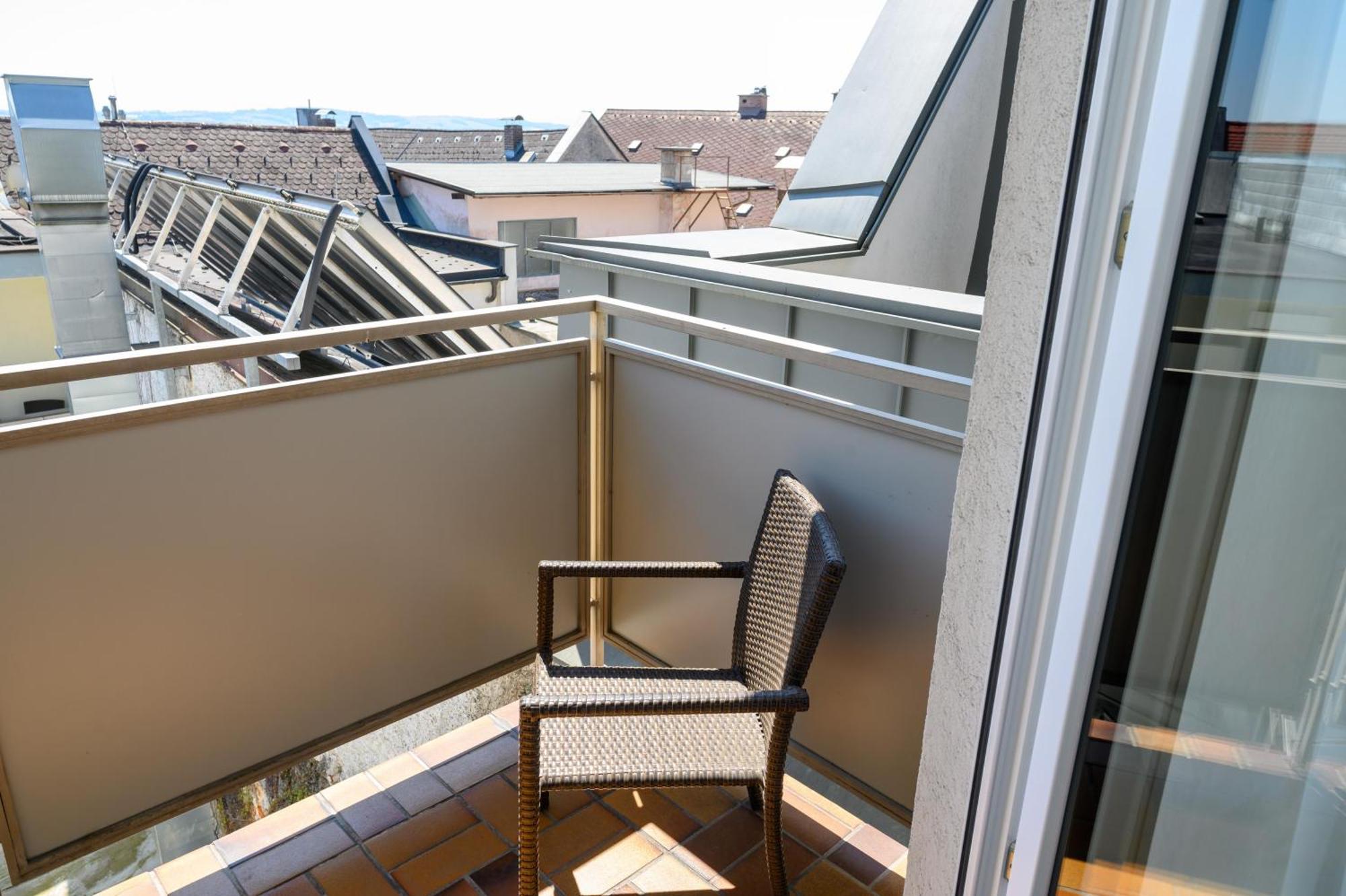 Appartement-Hotel Gh Zum Goldenen Schiff Enns Exterior photo