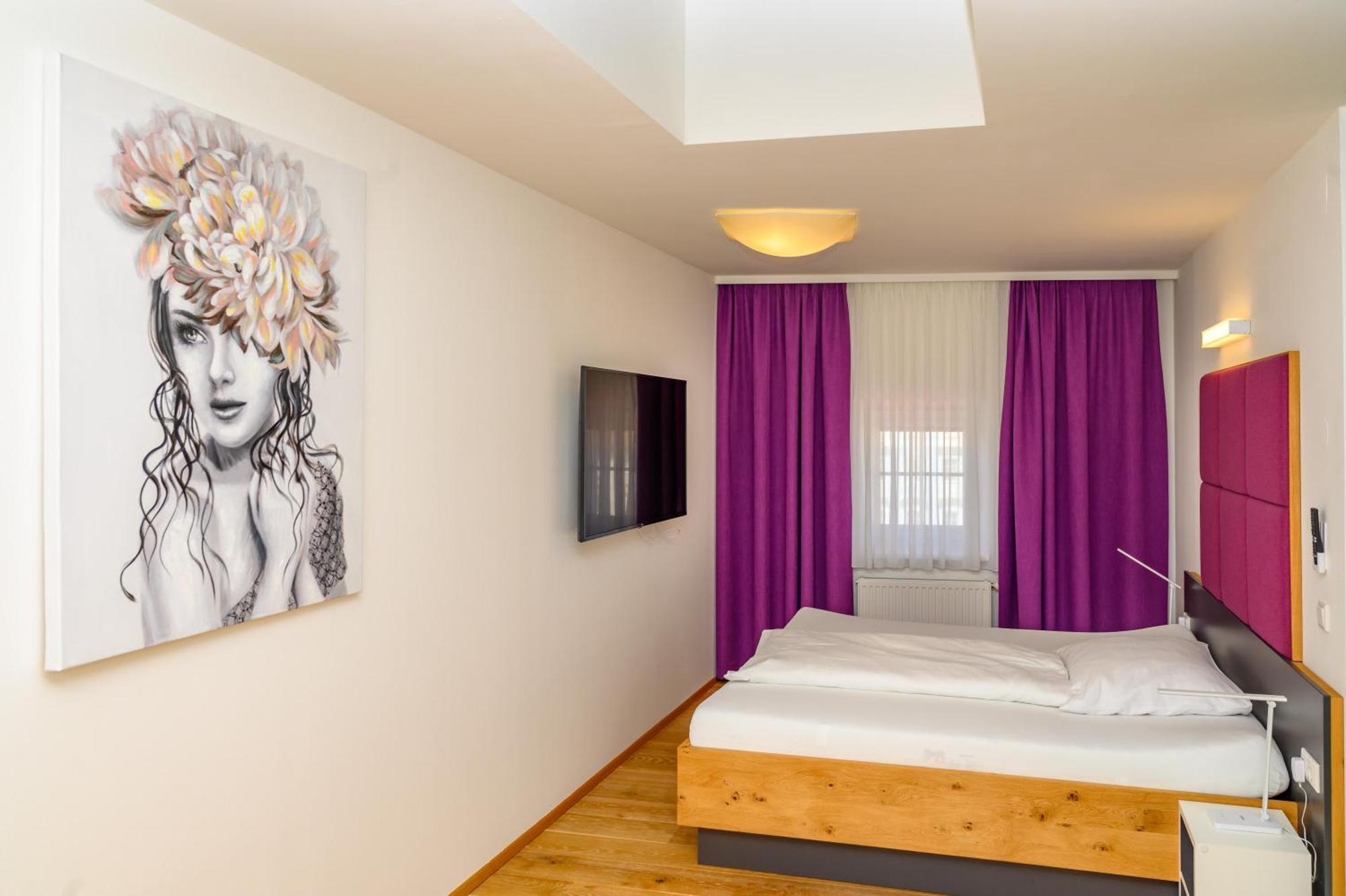 Appartement-Hotel Gh Zum Goldenen Schiff Enns Exterior photo
