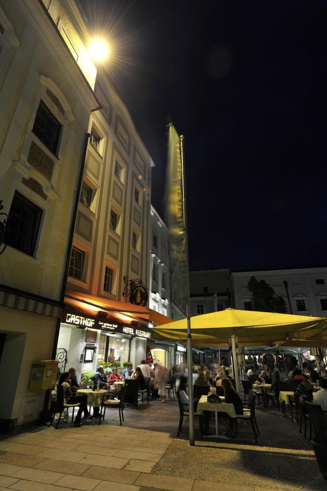 Appartement-Hotel Gh Zum Goldenen Schiff Enns Exterior photo