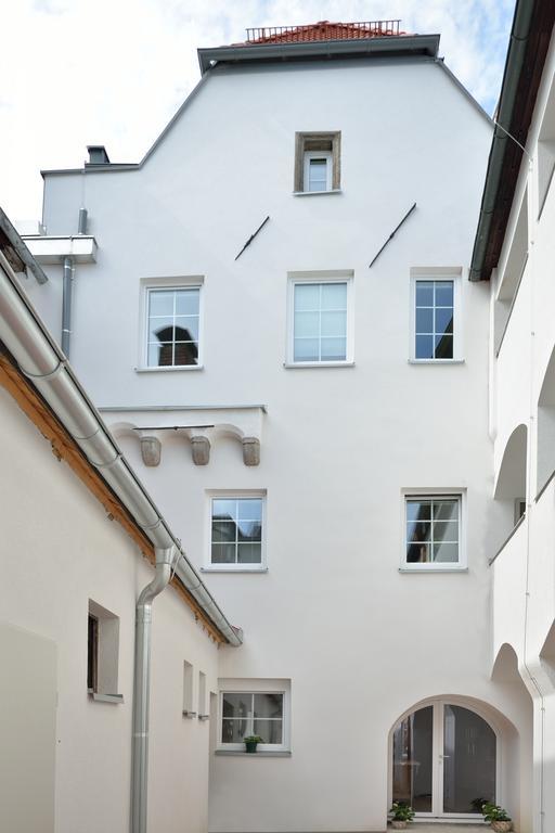Appartement-Hotel Gh Zum Goldenen Schiff Enns Exterior photo