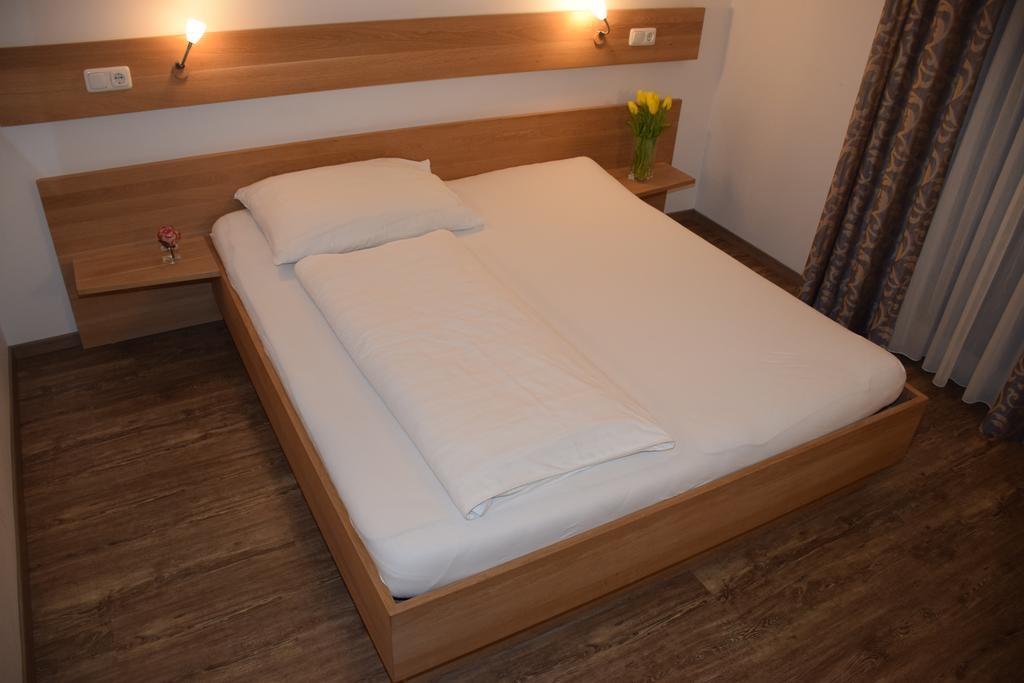 Appartement-Hotel Gh Zum Goldenen Schiff Enns Room photo