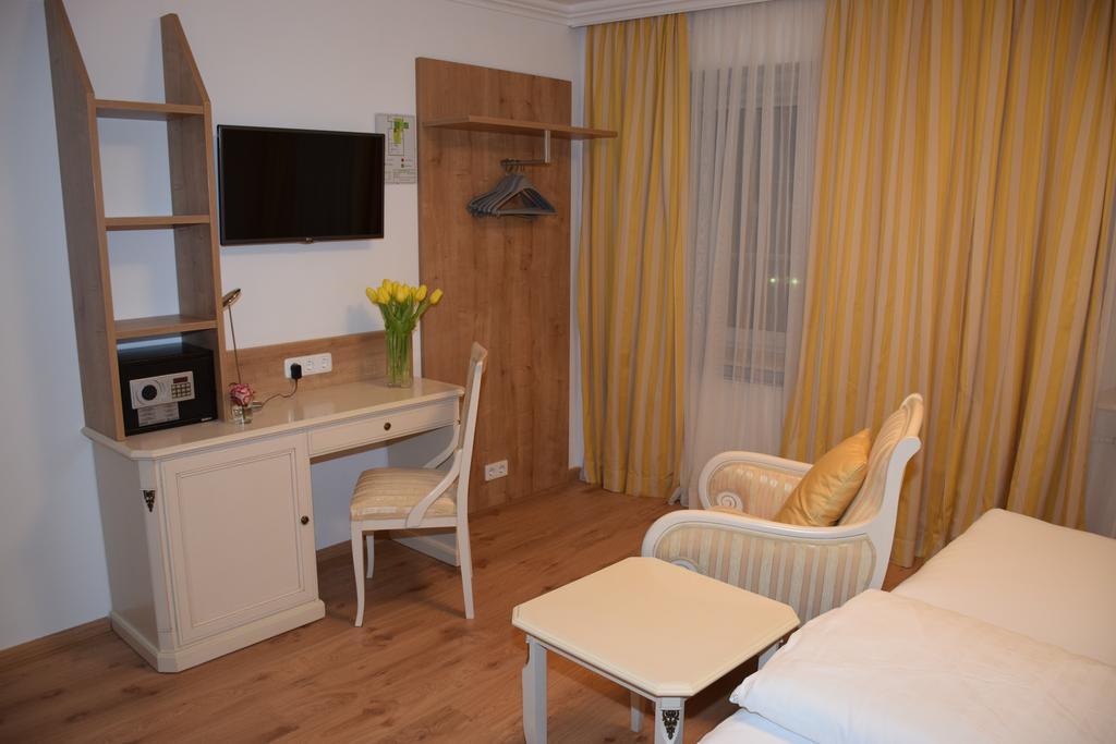 Appartement-Hotel Gh Zum Goldenen Schiff Enns Exterior photo