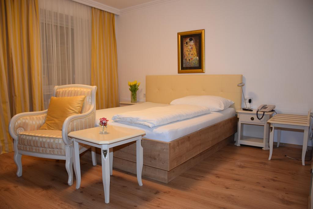 Appartement-Hotel Gh Zum Goldenen Schiff Enns Room photo